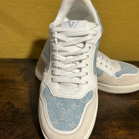 White and Blue Retro-Inspired Sneakers - Picture 5 of 8